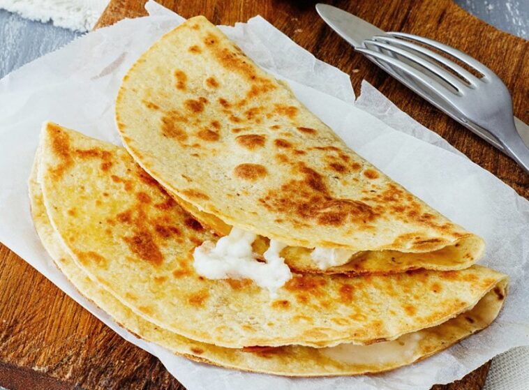 Quesadillas de Tinga de Pollo en salsa verde